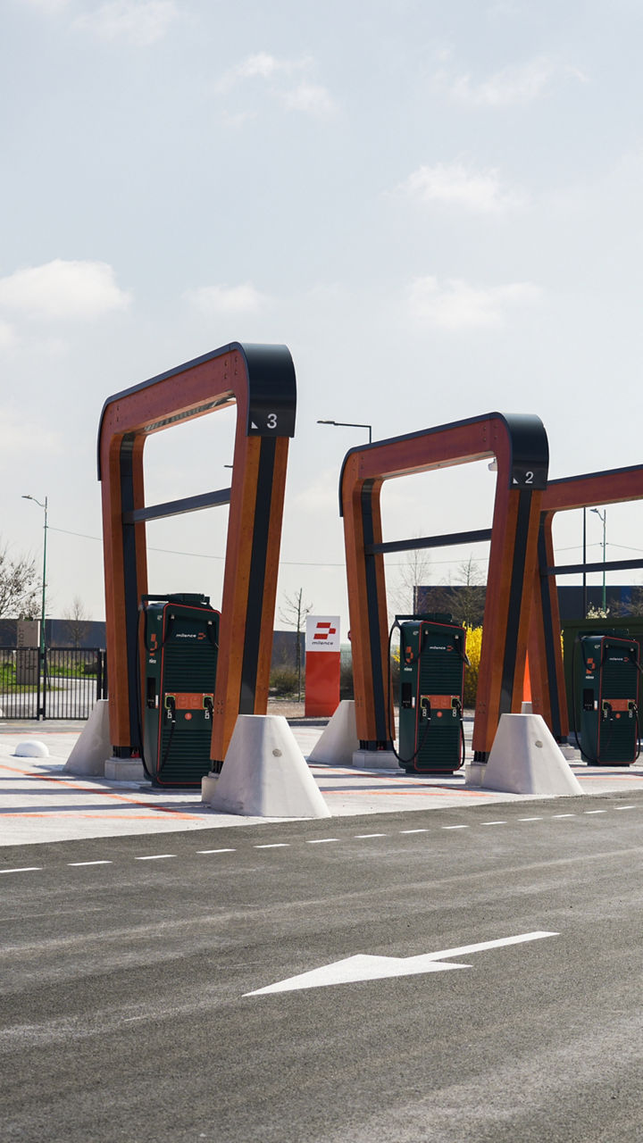 Truck fast‑charging stations